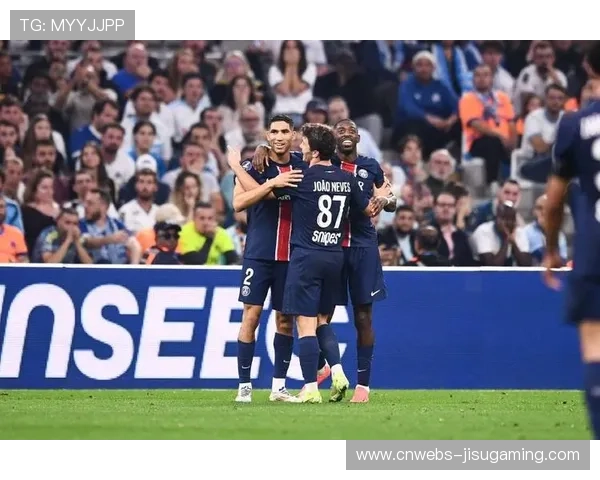 巴黎圣日耳曼3-2绝杀里昂,内维斯补时头球制胜 巴黎圣日耳曼3-2绝杀里昂,内维斯补时头球制胜