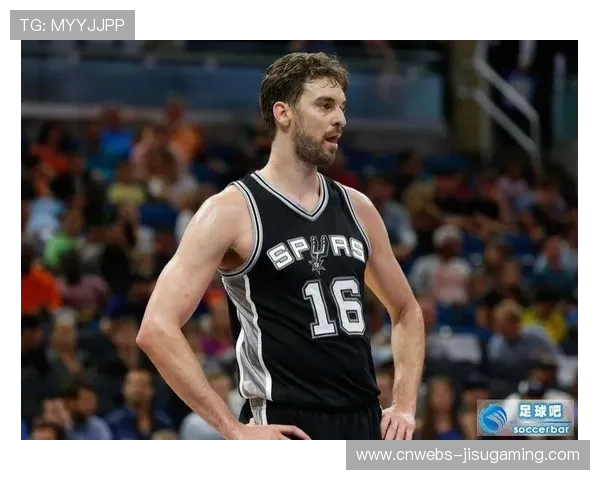 埃弗顿前锋卡尔弗特-勒温状态起伏，近期仅替补出战。